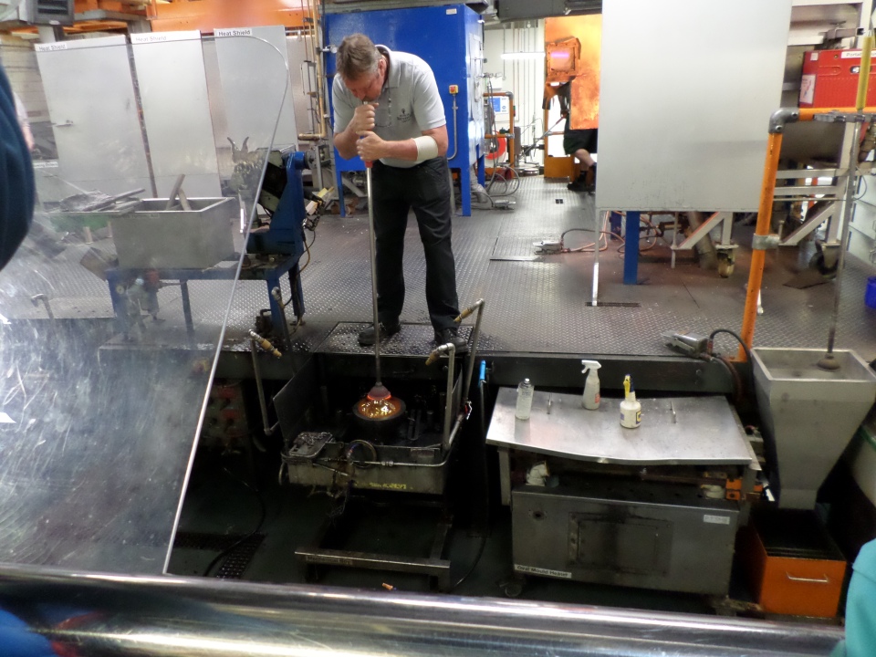 Blowing glass into a mould